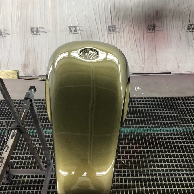 Peinture r&eacute;servoir moto Saint-Louis 1